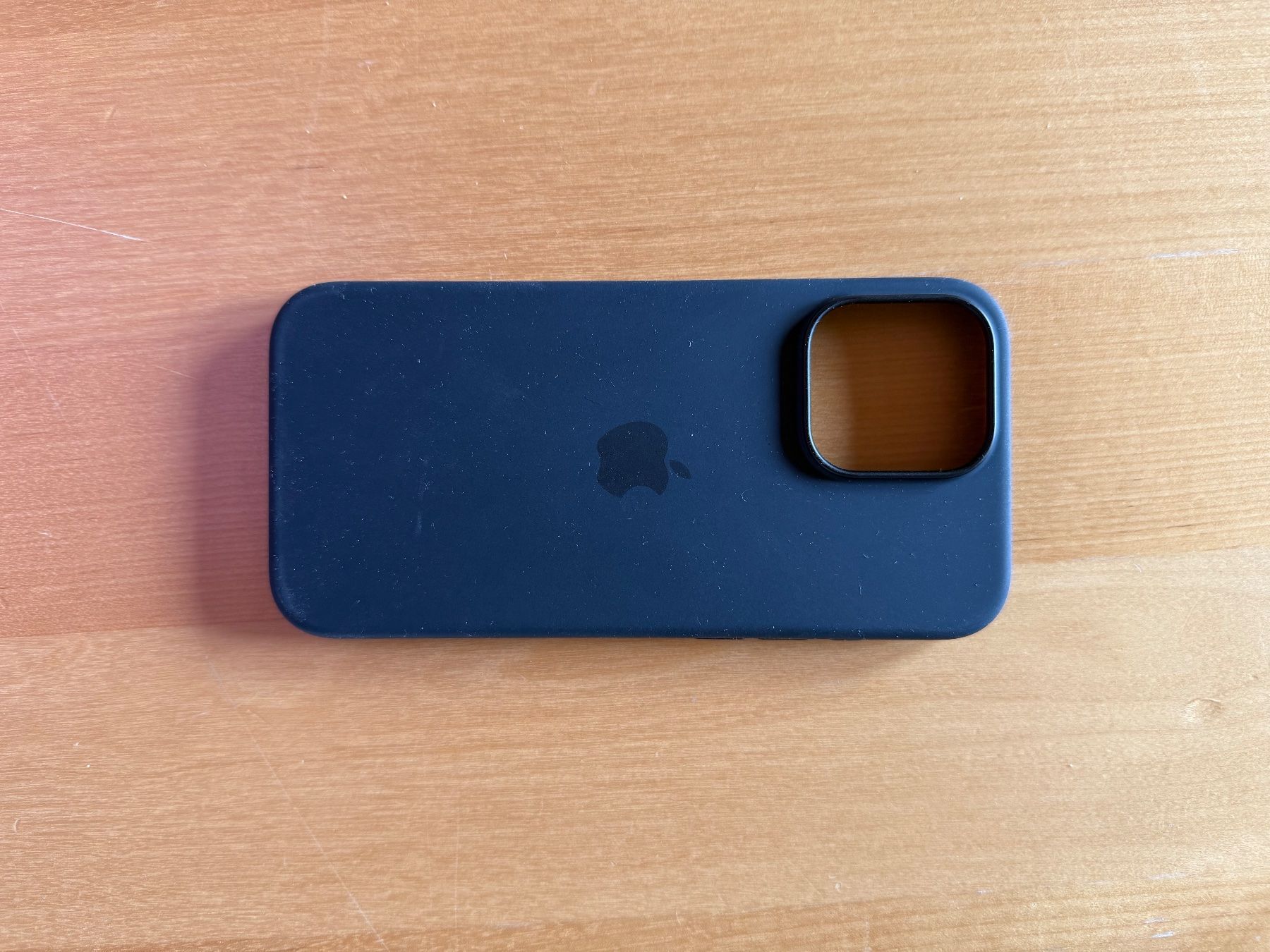 Apple Cover & Protezioni schermo: Apple iPhone 16 Pro Max Silicone Case mit MagSafe – Midnight – Usato da Buchs AG venduto da lucazubi7