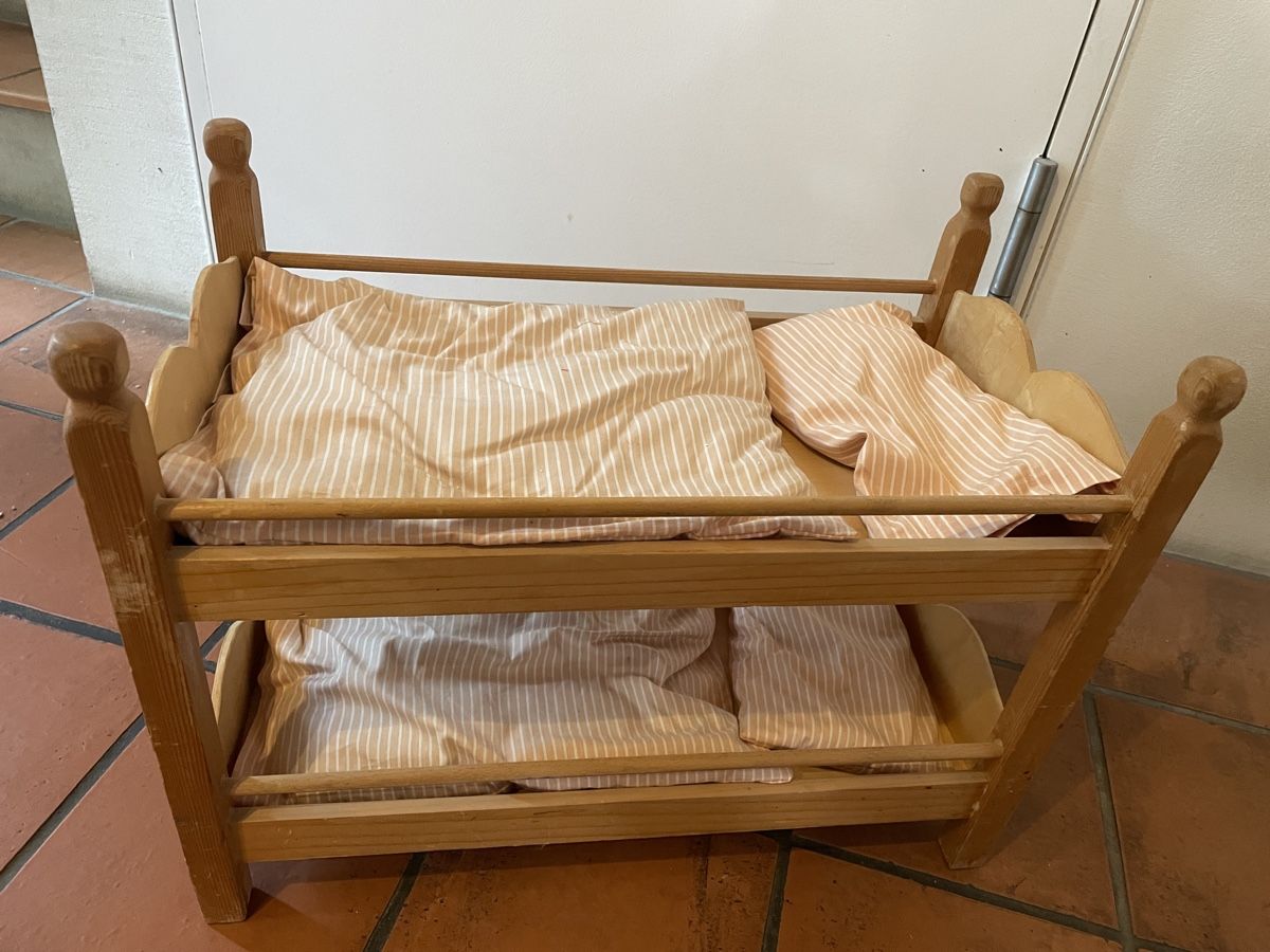 Spielzeuge: Puppenbett – Gebraucht aus Chur von Tobina