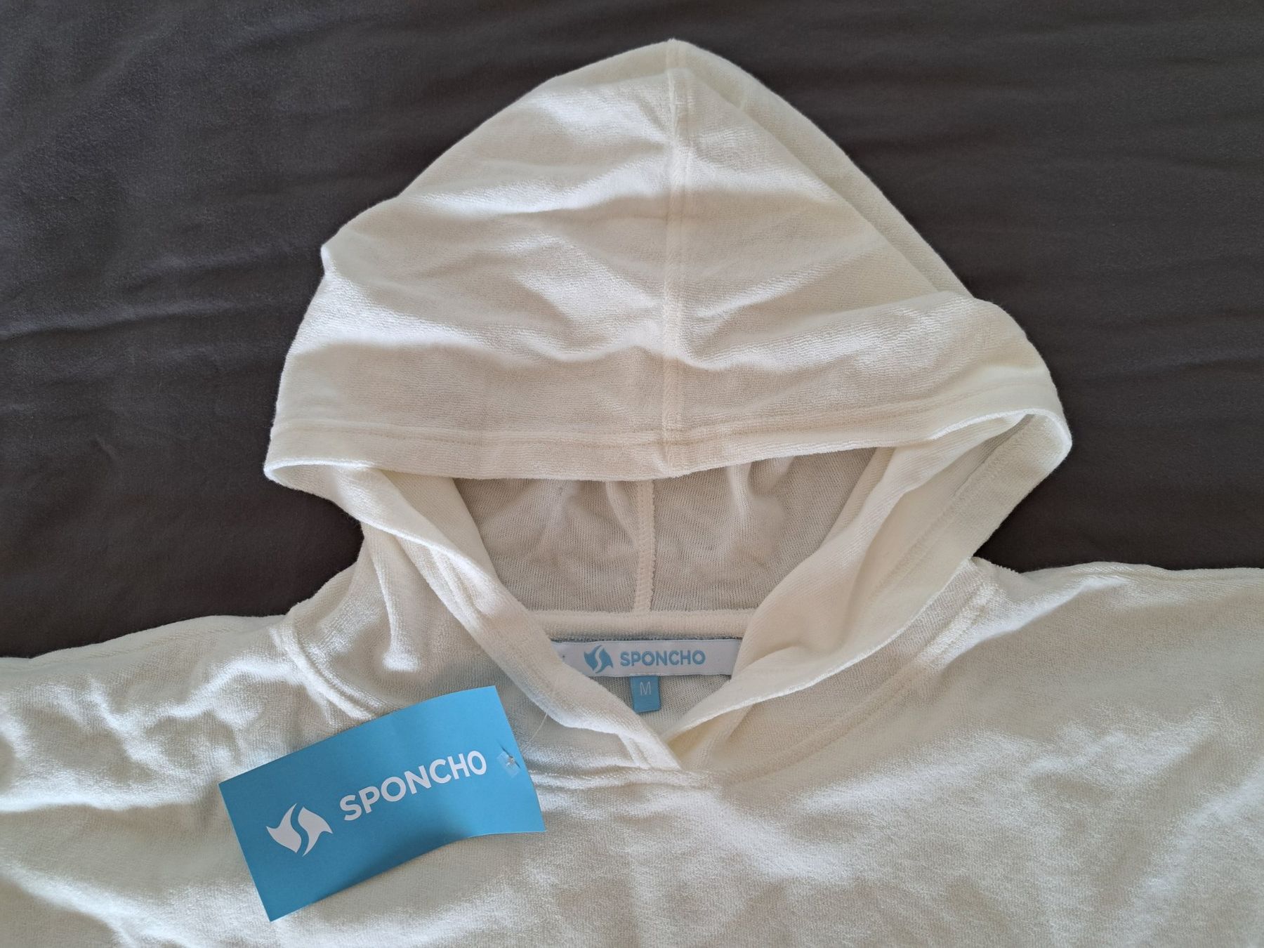 Accappatoi: Bade/Surf Poncho, weiss mit Hibiskusblüten – Nuovo e nell'imballaggio originale da Thalwil venduto da Pescara13 2