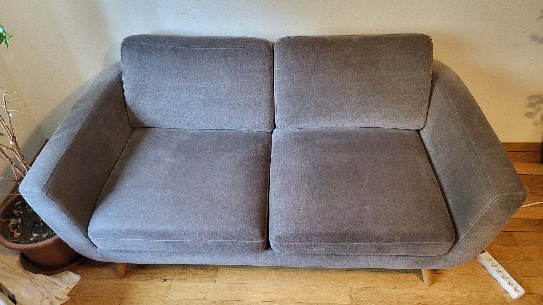Sofas: Skandinavisches Sofa, 2 Sitzer, Stoff, Hellgrau – D'occasion à Bern par nic_x6gy 1