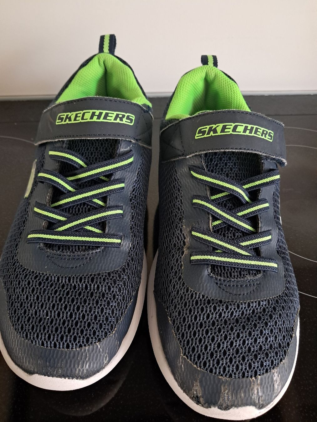 Skechers Schuhe für Jungen: Hallenschuhe Sketchers Gr. 38 – Gebraucht aus Winterthur von fabelwin 2