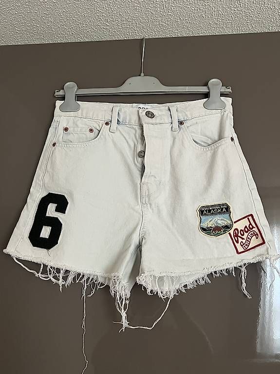 Urban Outfitters Jeans: Urban Outfitters JeansShorts – Gebraucht aus Bretzwil von .Schoggi.