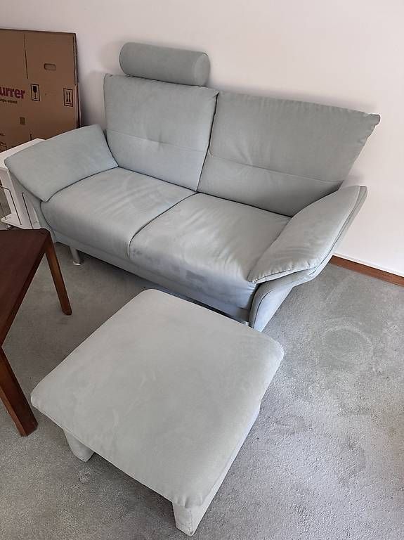 Sofas: 2er Sofa mit Hocker – Gebraucht aus Adliswil von fbos1475