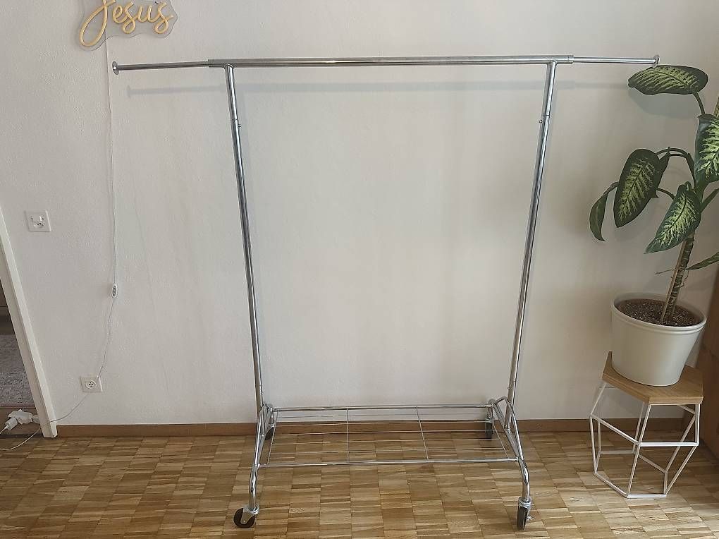 Guardaroba: Kleidertange Silber Stabil bis 70 kg – Usato da Flüh venduto da sar_6c26 1