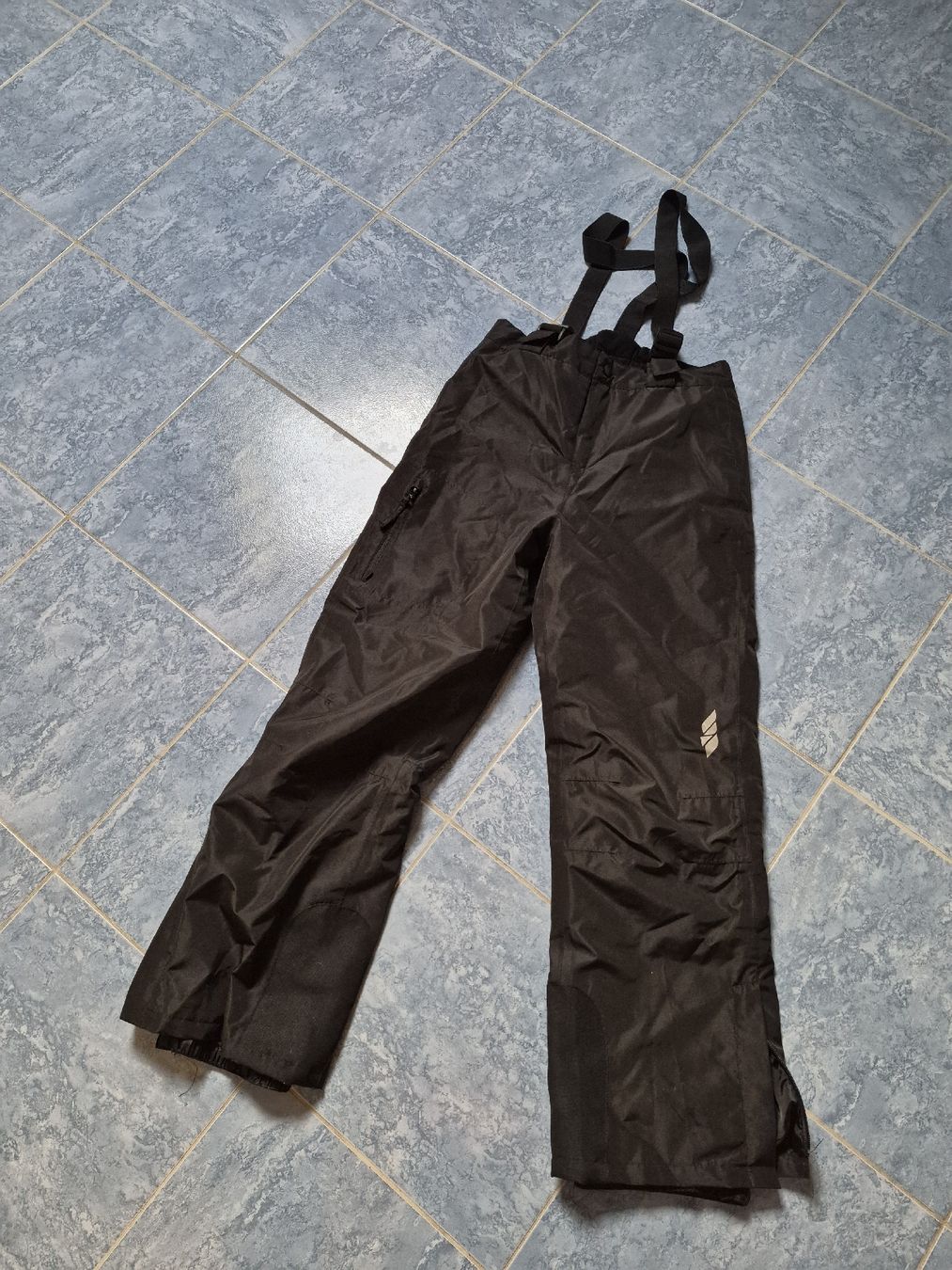 Completi, tute sportive e funzionali: skihose gr.146/152 – Usato da Oberbuchsiten venduto da selotius