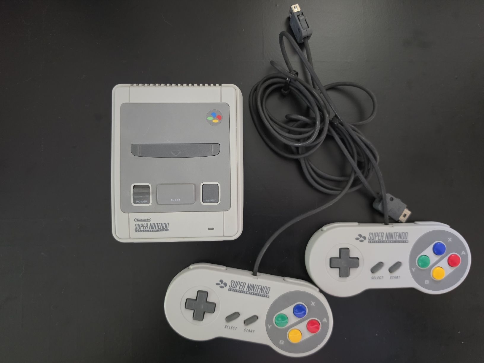 Nintendo Konsolen: Super Nintendo Mini Konsole mit 2 Controllern  – Gebraucht aus Wallisellen von BaronesseLea