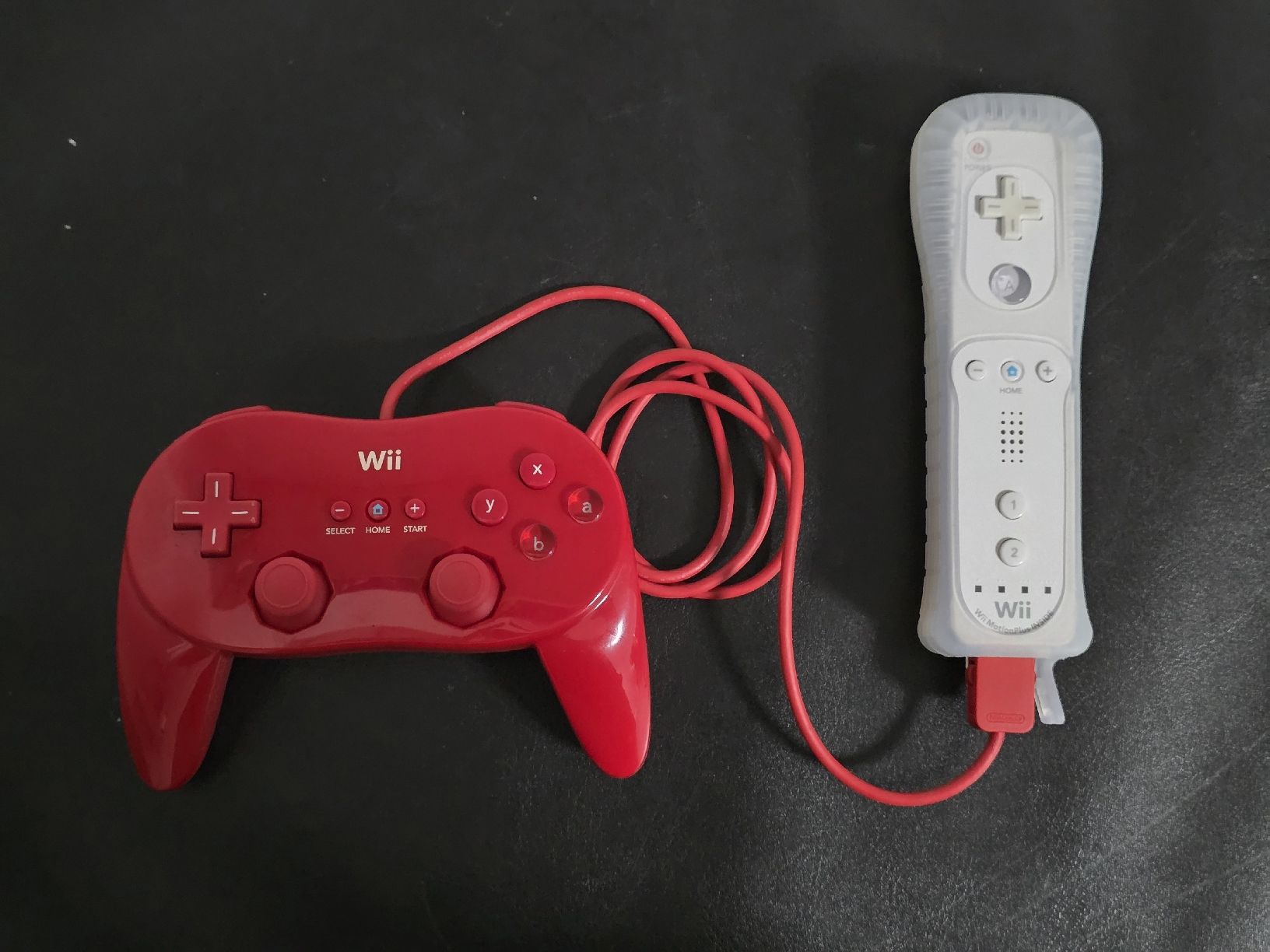 Manettes: WII CONTROLLER CLASSIC PRO RED + WII CONTROLLER WHITE – D'occasion à Bellinzona par egemon 1
