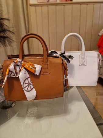 Trendige Handtasche mit Seidenschal - Sommer Must-have!