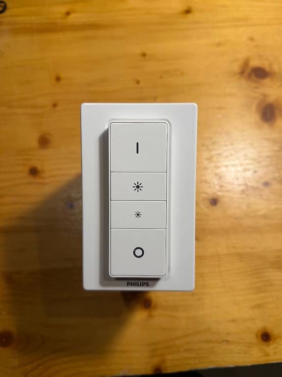 Interruttori: 5 x Philips Hue Dimmer Switch v1 – Usato da Mézières VD venduto da jul_7nzb 4