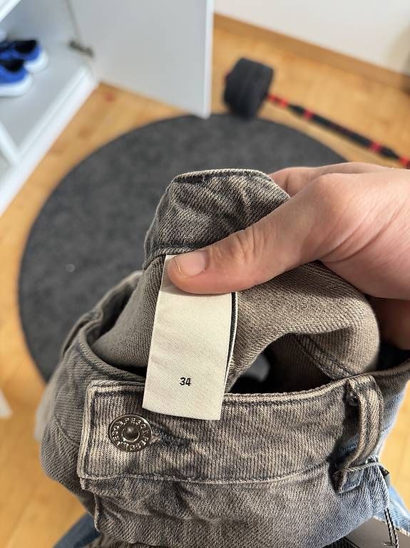 Pantaloni: Peso Shorts – Usato da Roggwil TG venduto da Genius99 2