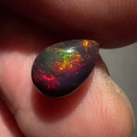 1.20 ct - Natural Ethiopian Opal - 9 x 6 mm