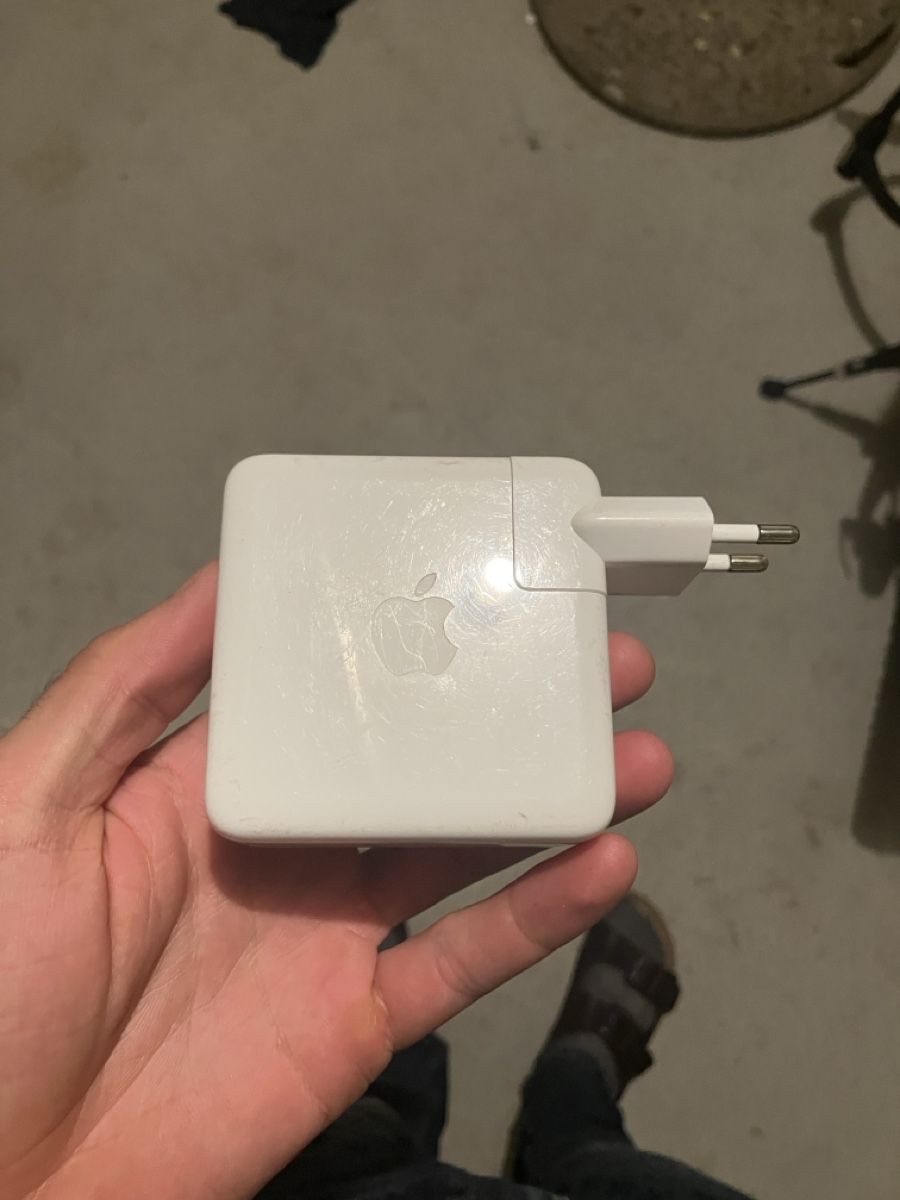 Apple Caricabatterie: Apple Macbook USB-C Netzteil Ladegerät 61W – Usato da Arlesheim venduto da vampicki