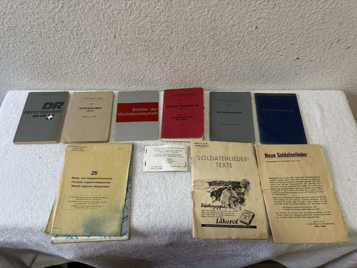Livres: Militär Reglemente / Hefte – D'occasion à Lenzburg par Meister_k