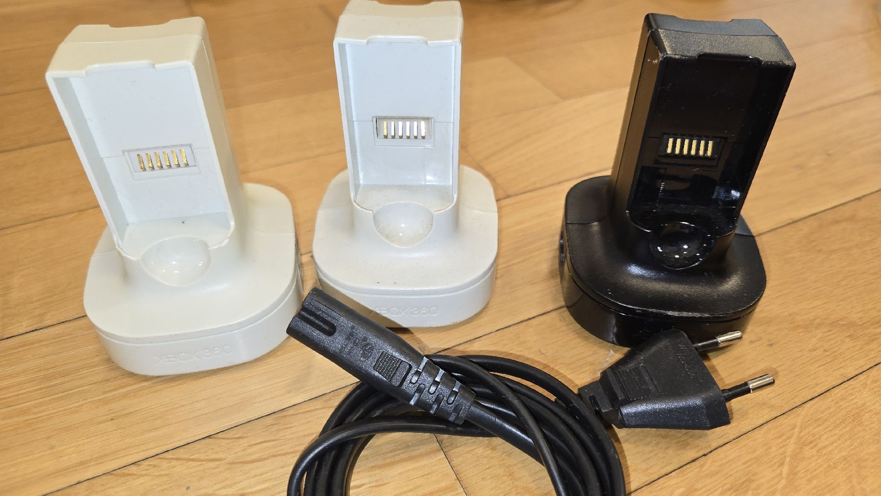 Microsoft Adaptateurs & Câbles: Xbox 360 Ladegerät kontroller – D'occasion à Lenzburg par cameleoncolor 2