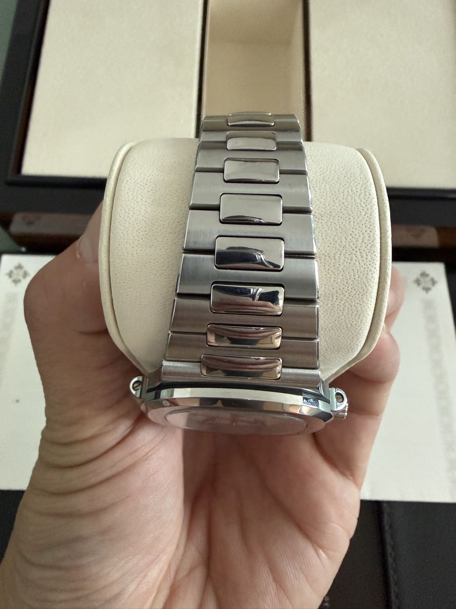 Patek Philippe Montres: Patek Philippe Nautilus 5711/1A-011 – D'occasion à Rorschach par kimtung 5