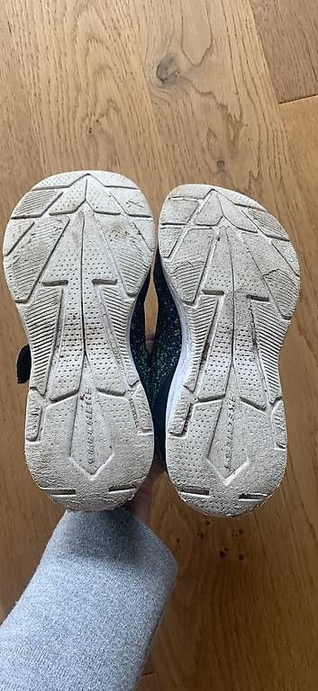 Chaussures garçon: Sketchers Grösse 33 Klettverschluss – D'occasion à Oberlunkhofen par weininchen 2
