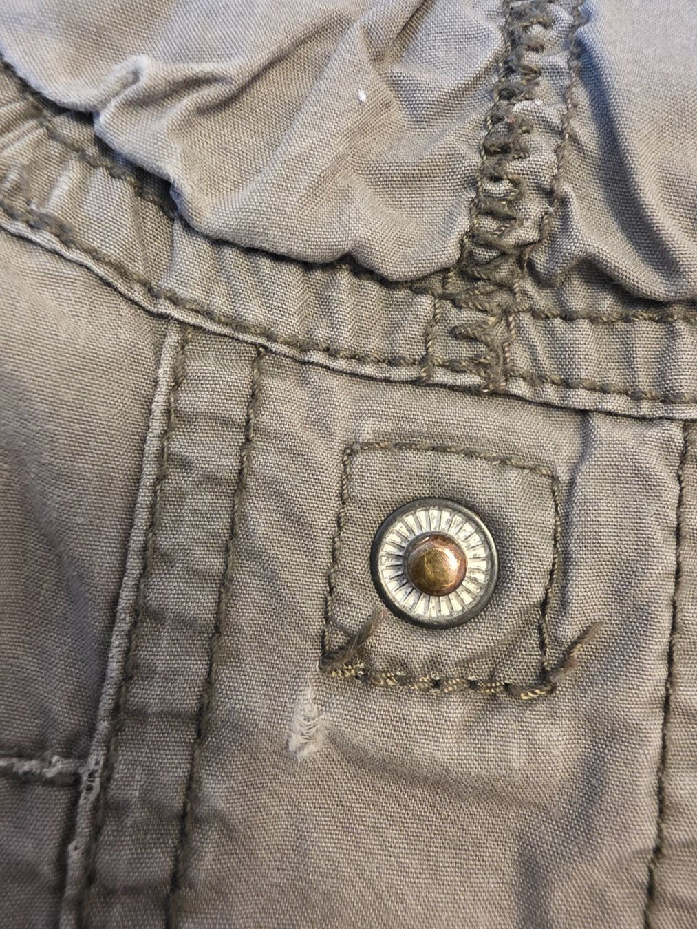 Pantaloni: Hose olivgrün Gr. 98 – Usato da Nebikon venduto da Japostyle 4