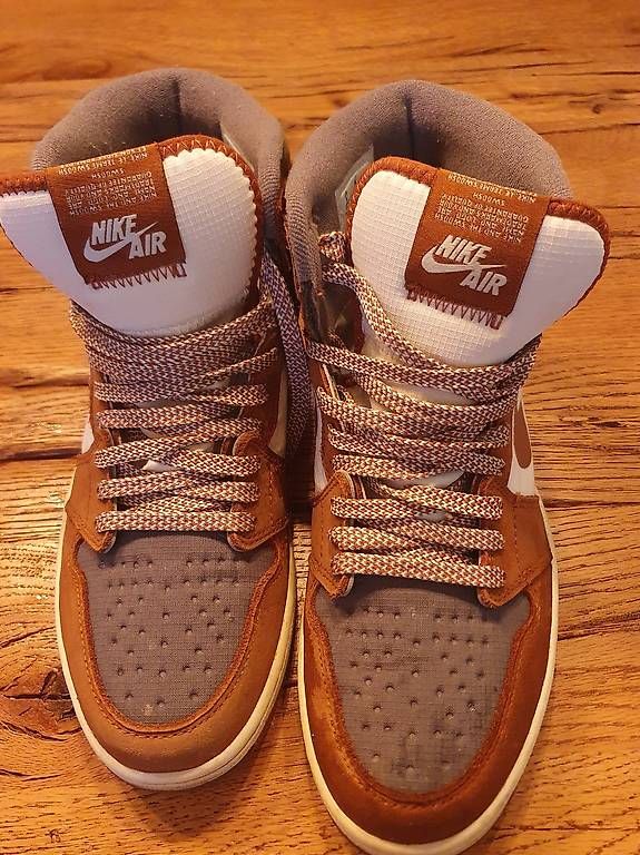 Chaussures hommes: Jordan 1 Retro High Element Gore-Tex ? sandfarben / kaffeebr – D'occasion à Ibach par meibaum