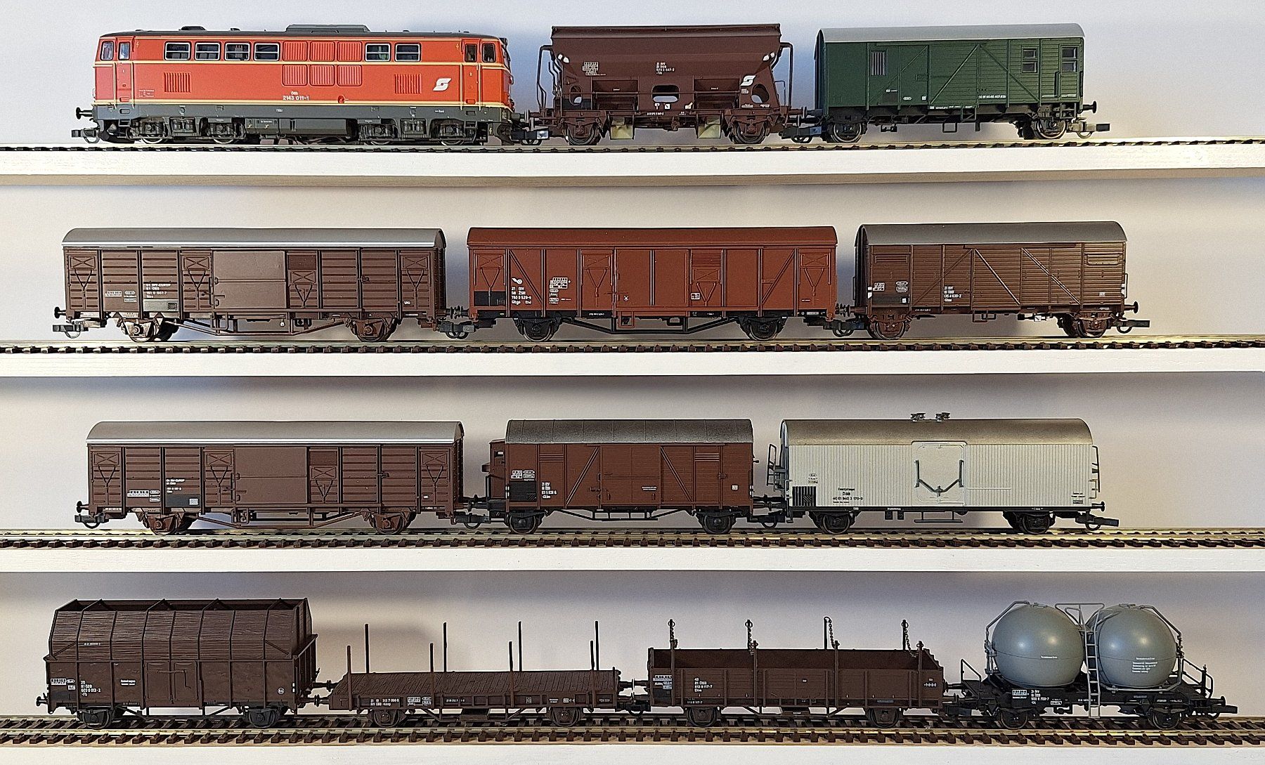 Roco Trains électriques: ÖBB 2143 mit Güterzug – D'occasion à Bern par BahnliebhaberRe420