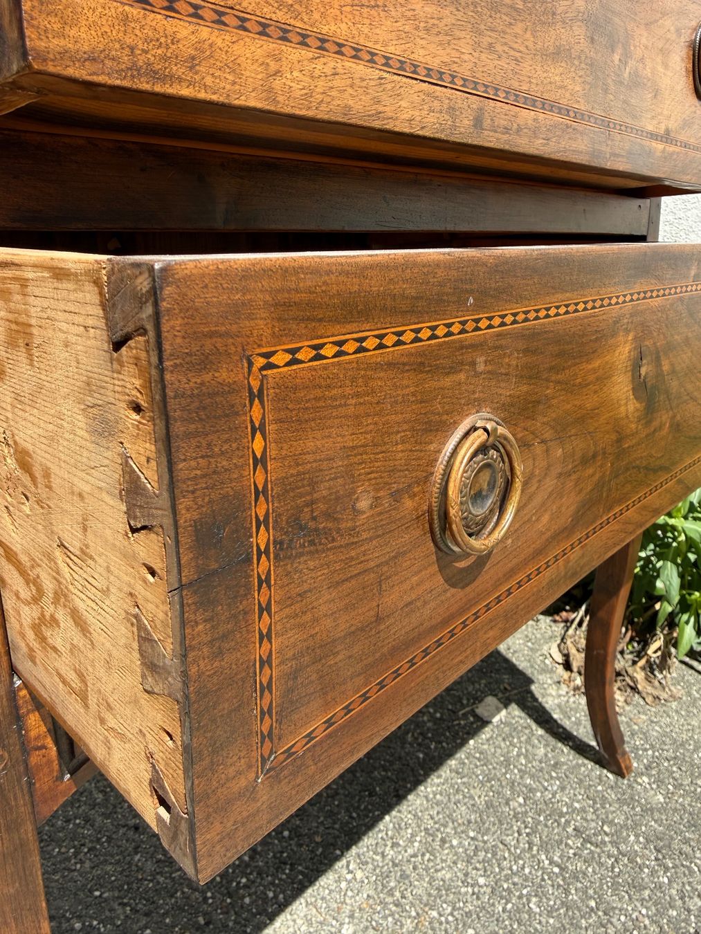 Cassettiere: kleine Kommode Nussbaum Louis XV – Usato da Bretzwil venduto da neuguinea 6