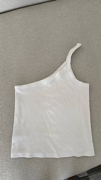 Top: One Shoulder Top (Mango S) – Usato da Schlieren venduto da mit_6lx7