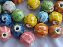 50 Stück Vintage Keramik Perlen ca 11mm  Schmuck Girlanden🩵