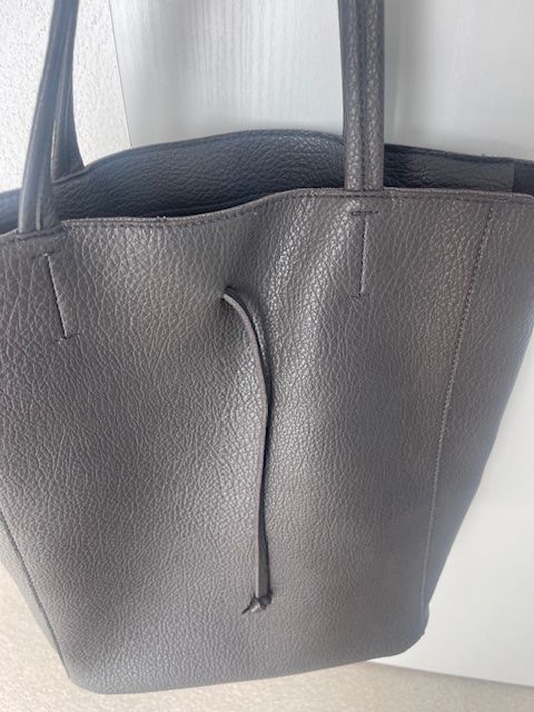 Borse da donna: Tasche italienische Mode grau/schlamm – Usato da Aesch ZH venduto da niro007 1