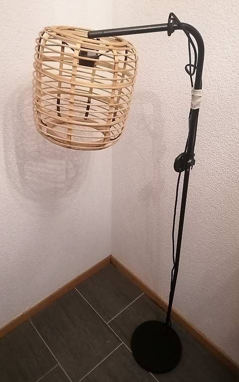 Lampade: Joli lampadaire sur pied comme neuf – Usato da Sion venduto da maxpassion