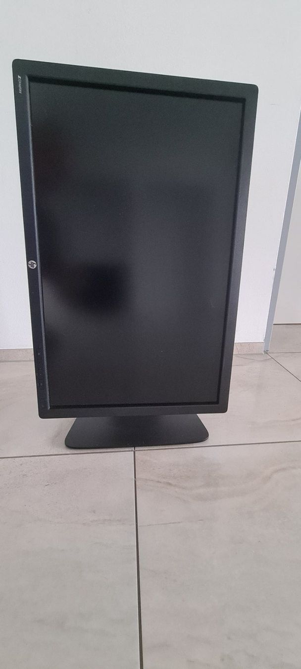 Hewlett Packard Ecrans: Monitor HP Z24i – D'occasion à Brunnen par Fredlenzo 3