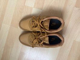 Baskets Nike marron caramel — taille 42 EU — parfait état...