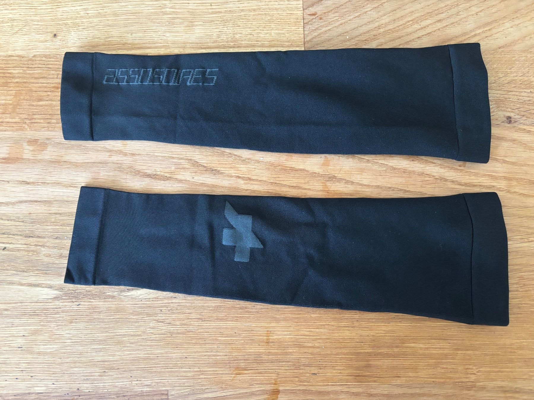 Altro in  Abbigliamento & Accessori: Assos arm waermer p1 size 1 – Usato da Geuensee venduto da sonnetje
