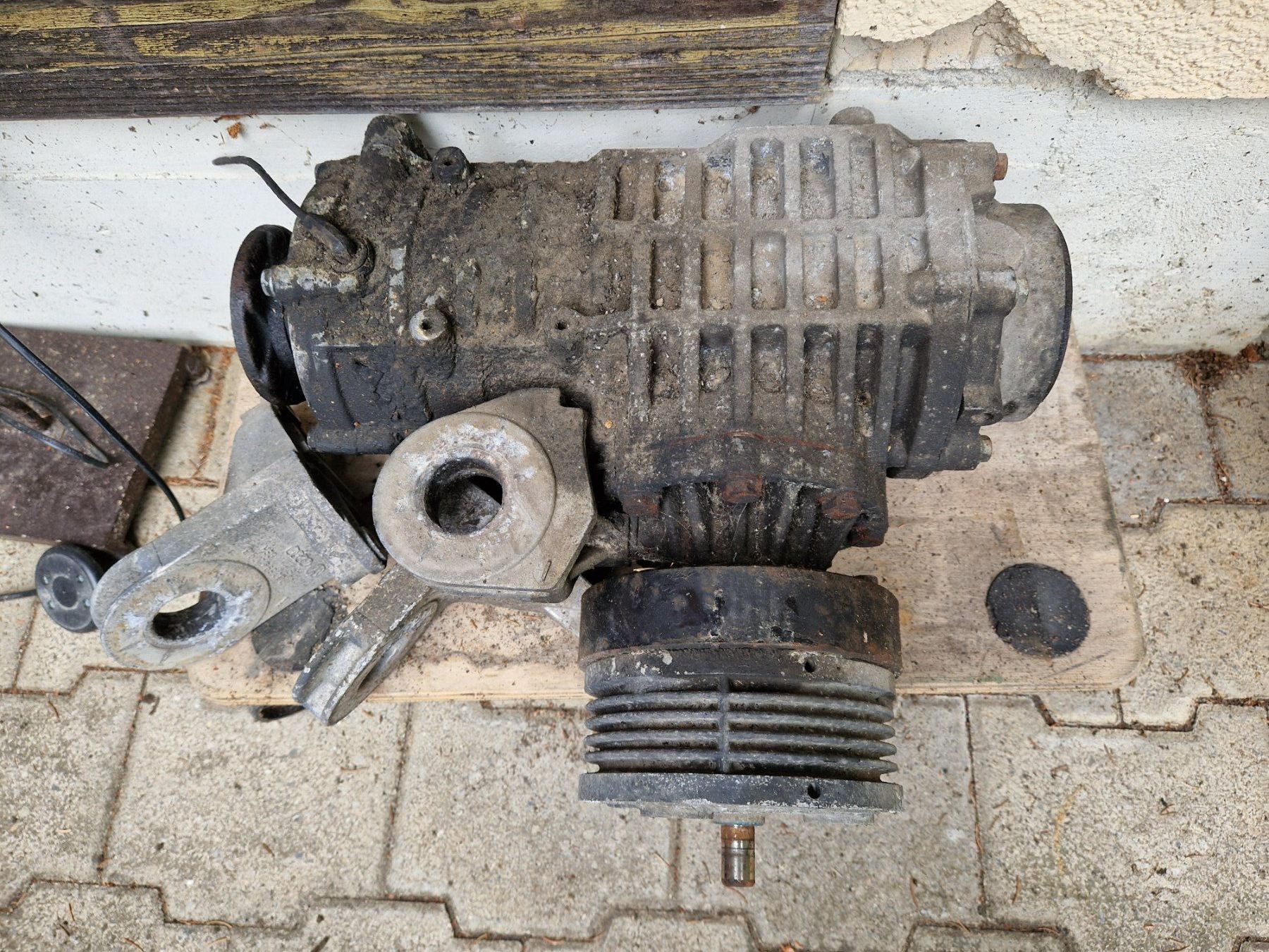 Volkswagen Tutti pezzi di ricambio auto: VW T4 Teile: Differential, Einspritzdüsen, Kotschutzlappen.. – Difettoso da Langnau i. E. venduto da Zipfu2
