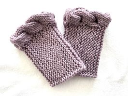 Handgestrickte Pulswärmer in flieder, neu