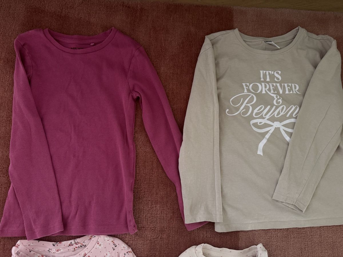 Next Blouses, T-shirts & Tops: Mädchen-Langarmshirts Gr134 – D'occasion à Therwil par srosselli 2