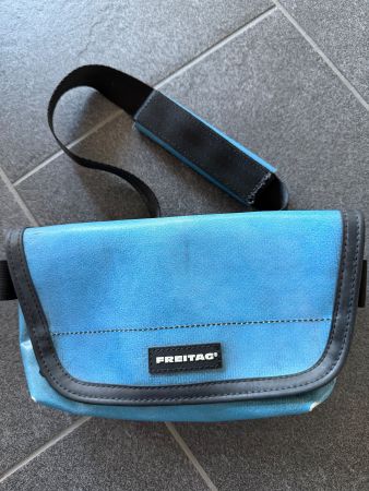 Freitag Umhängetasche blau wie neu