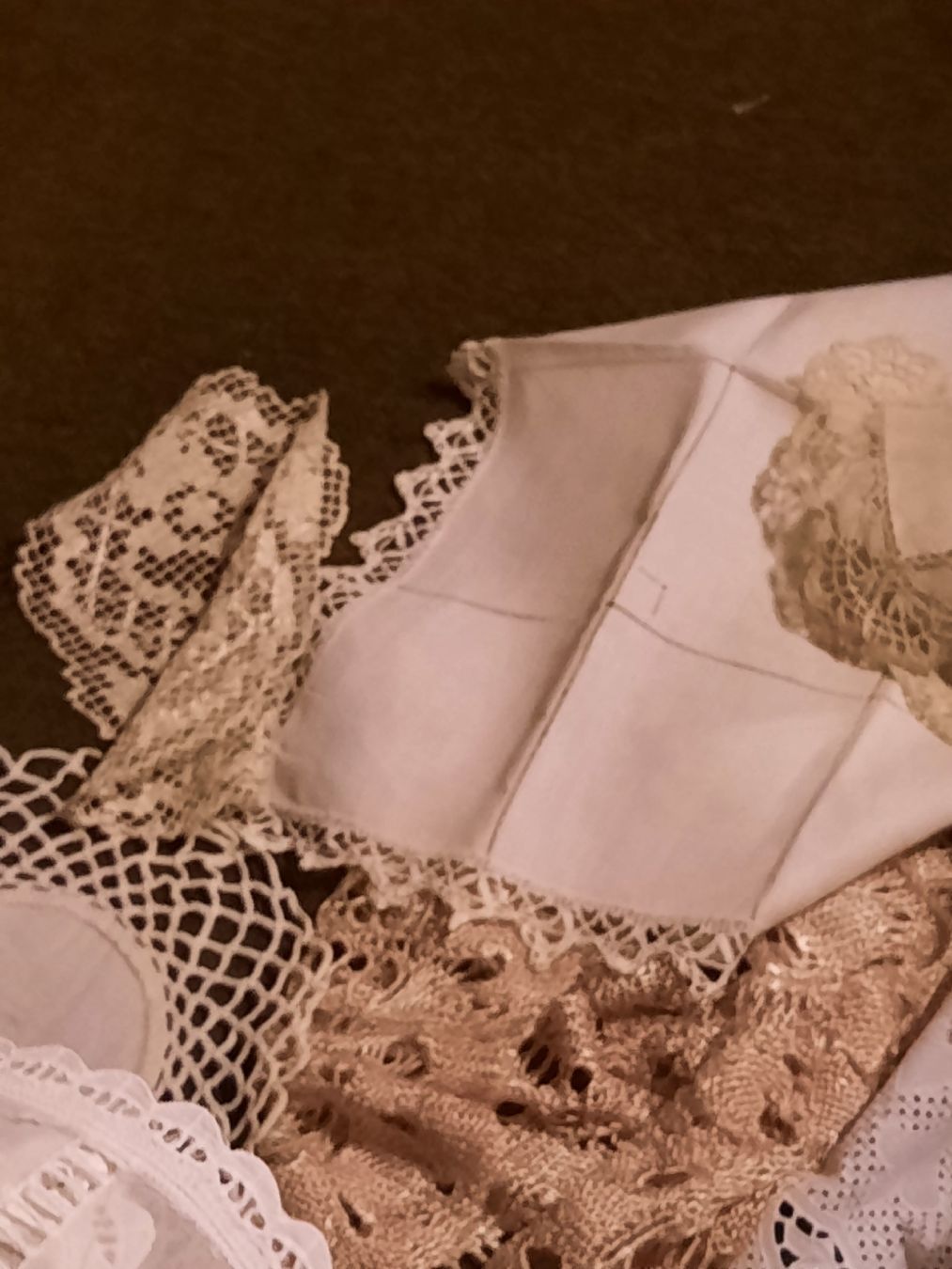 Altra biancheria da tavola: Alte Deckchen, Tischdecken, Läufer - Vintage Textilien! – Usato da Busswil BE venduto da balu37 2