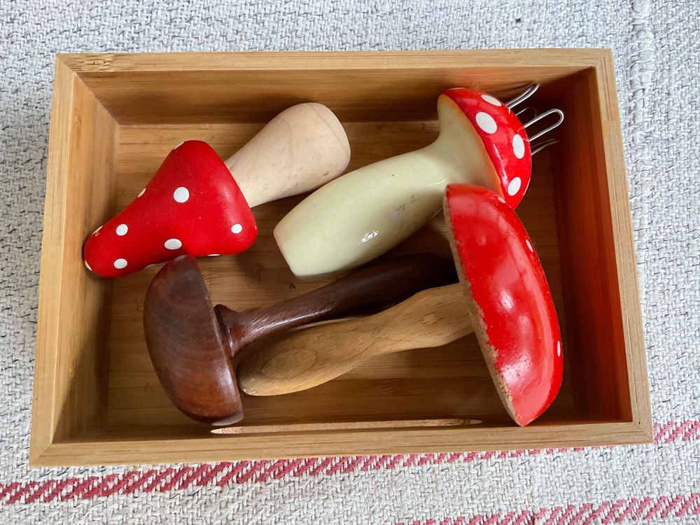 Produktbild von Toddmomy Unlackierter Kleiner Baum Anhänger Aus Naturholz Für Bastelprojekte Und Wohnkultur 3X8.5X3.9Cm Handgefertigt Für Diy Dekoration