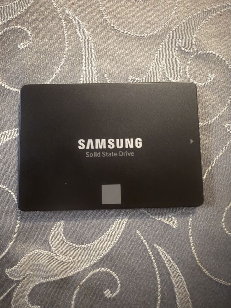 Samsung Harddisks: Samsung 860 EVO SSD 4TB Solid State Drive – Gebraucht aus Lausanne von van_7pp7 1
