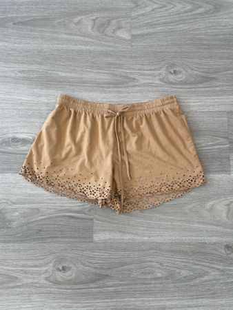 Sommerliche Shorts in Wildleder-Optik mit Lochmuster! Gr.38