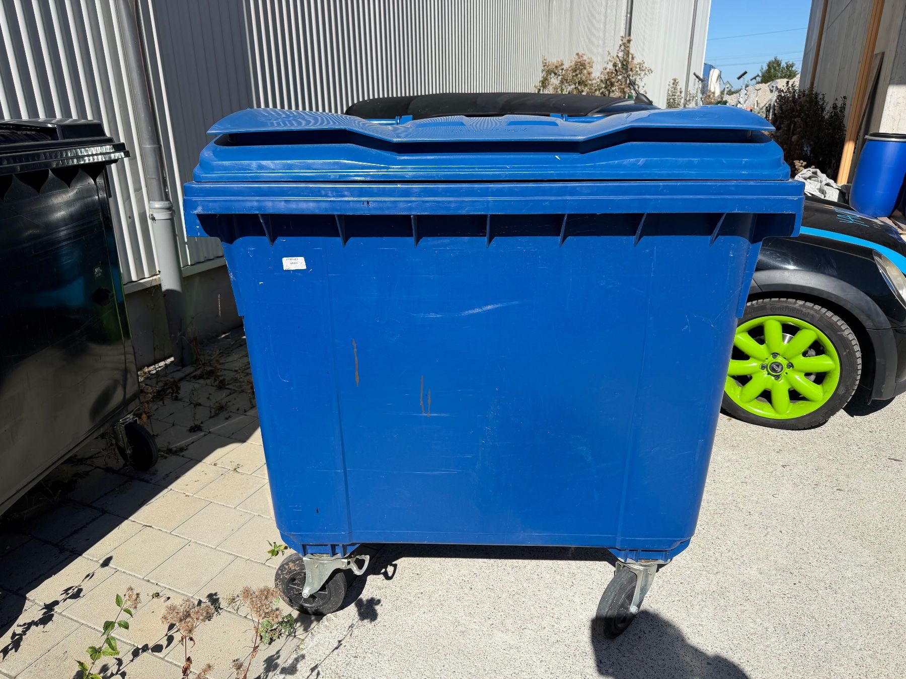 Banconi: 00-Liter Abfallcontainer / Kehrichtcontainer blau mit 4 Roll – Usato da Winden venduto da MB-Vision