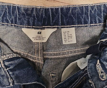 H&M Jeans Loose Fit verstellbarer Bund Grösse 146