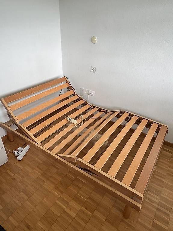 Lits: Bettgestell ELEKTRISCH  – D'occasion à Zürich par sat_7wbv