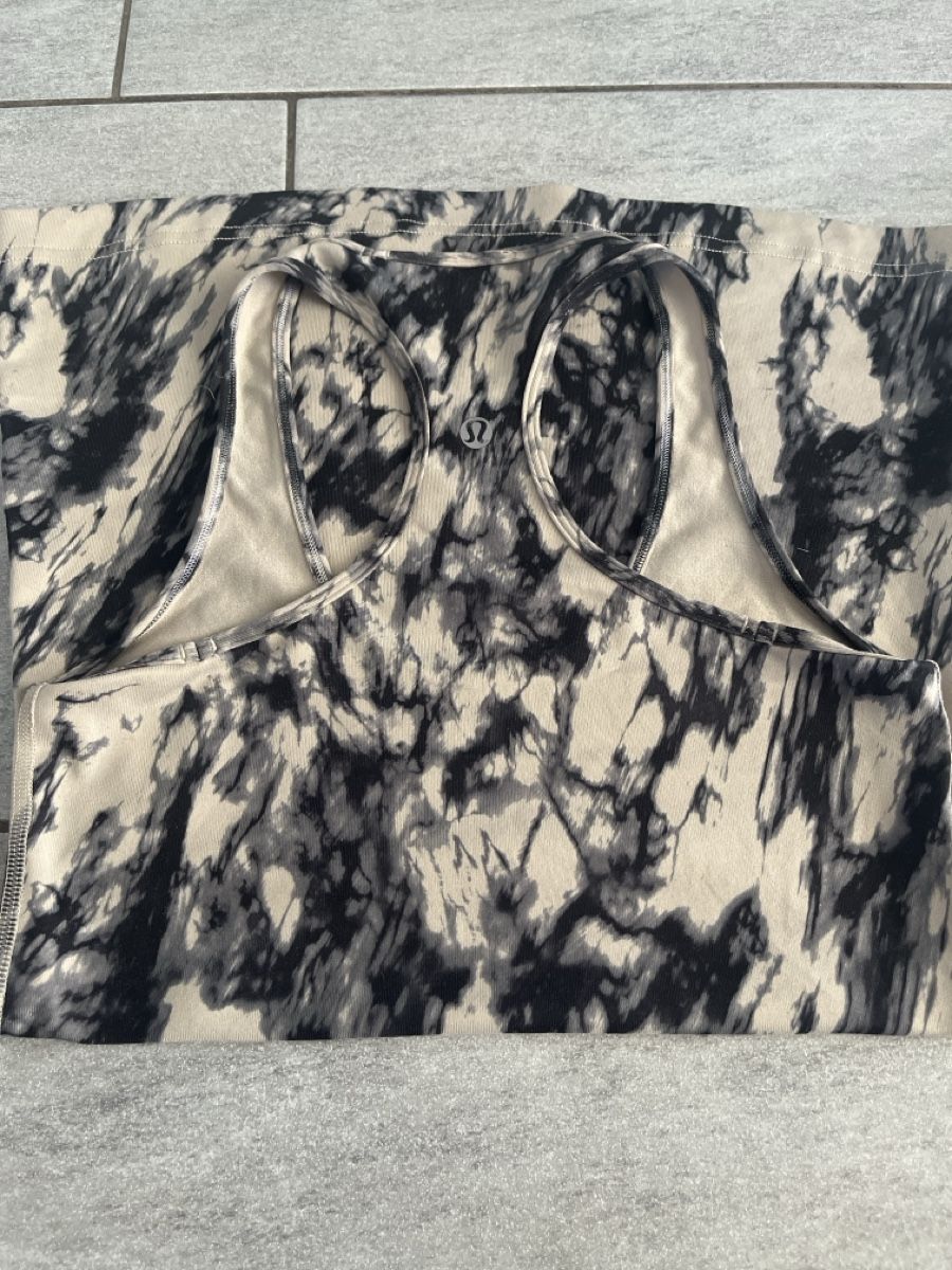 Lululemon Tops: Lululemon Tank Top Size 6  – Gebraucht aus Esslingen von Yanafuchs 1