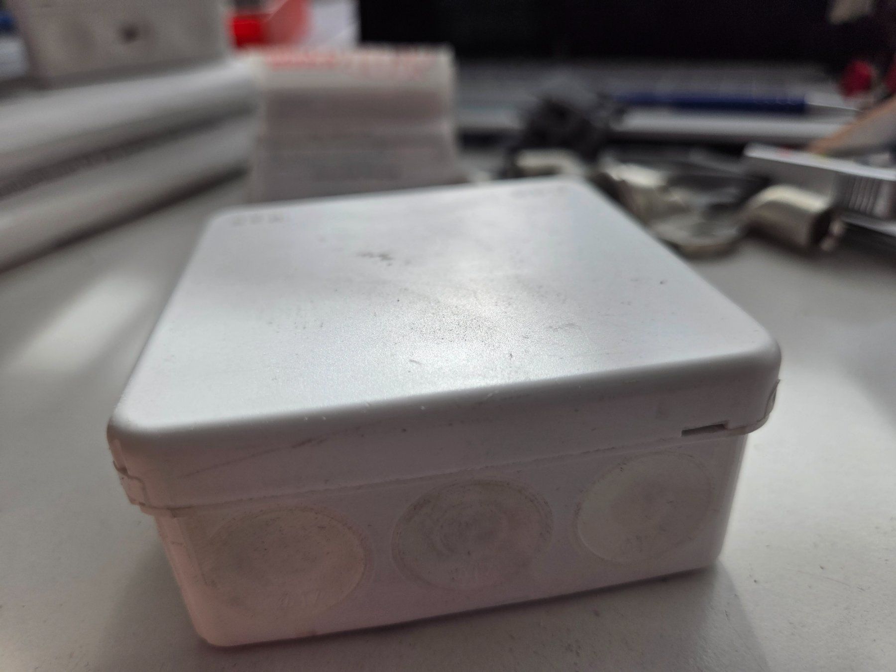 Alimentazione elettrica: ABB, Abzweigdose 80 x 80 x 40 – Usato da Zürich venduto da eymen20 6
