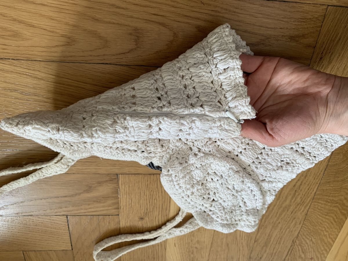 Bershka Top: Crop top crochet blanc Bershka – Usato da Genève venduto da rez_c6c6 3