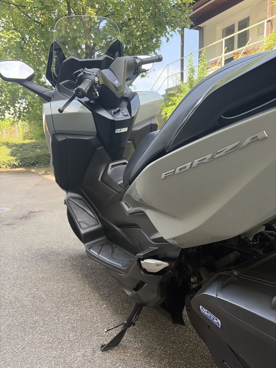 Honda Scooter: Honda NSS Forza 125 mit Topcase – Usato da Zürich venduto da mika81 7