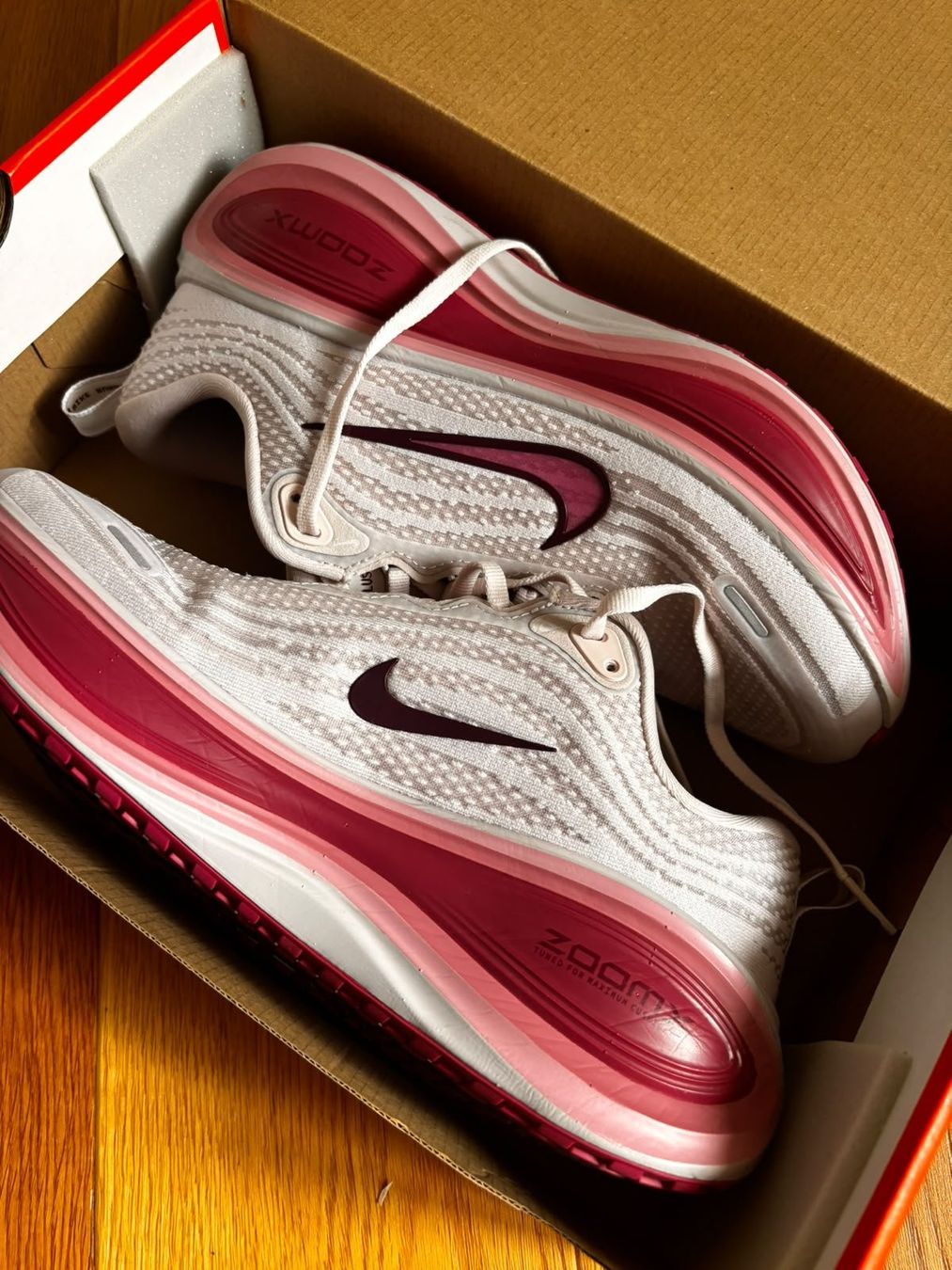 Nike Scarpe da donna: Nike Vomero Plus Neuves – Nuovo e nell'imballaggio originale da Romainmôtier venduto da val_r8sn 2
