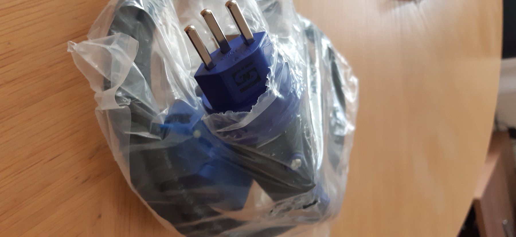 Cavi: Stecker CEE 16 auf CEE 25 – Nuovo e nell'imballaggio originale da Niederrohrdorf venduto da Roan