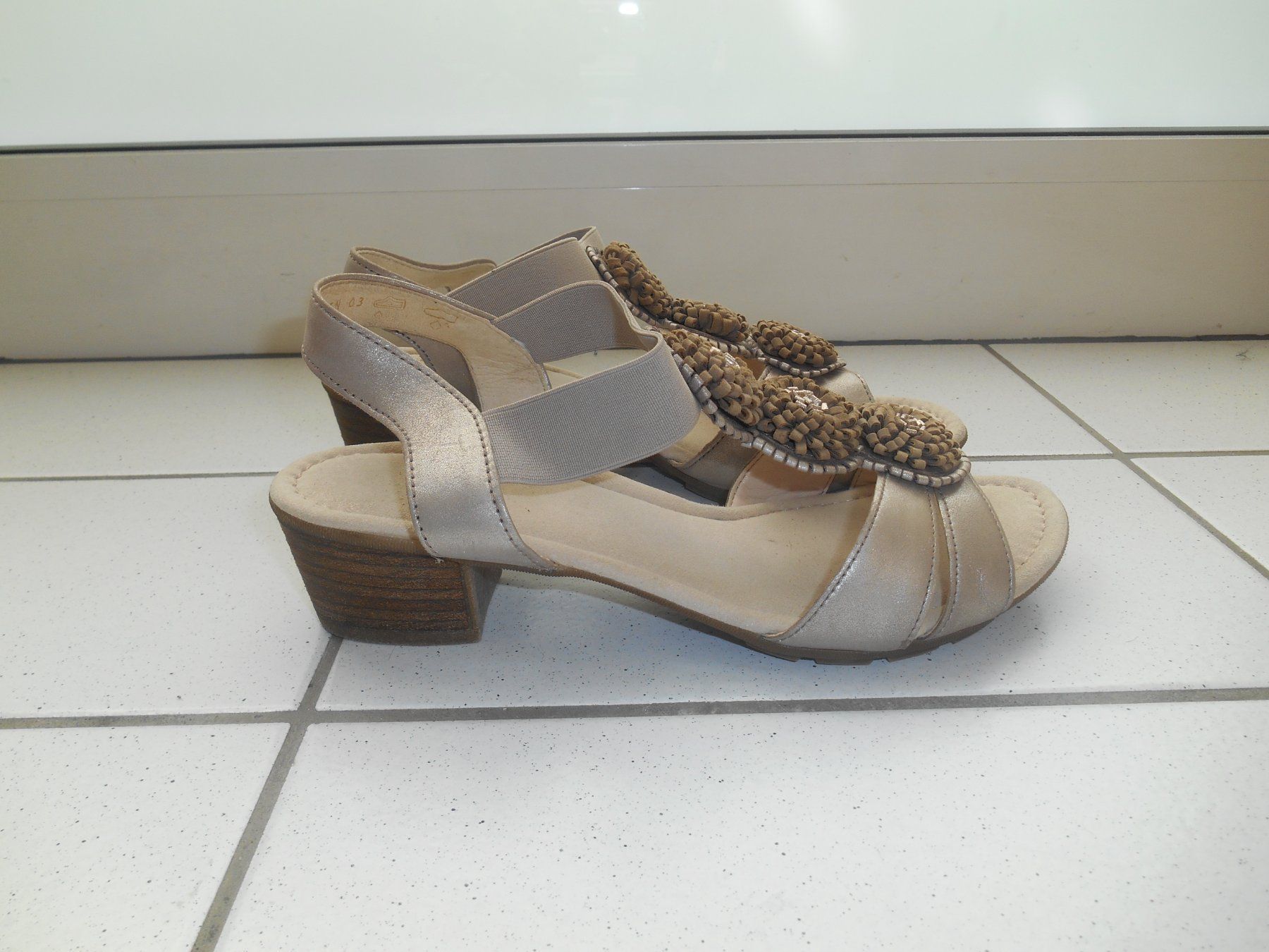Gabor Damenschuhe: Gabor Leder-Sandale beige Grösse 38.5 – Gebraucht aus Basel von chien008
