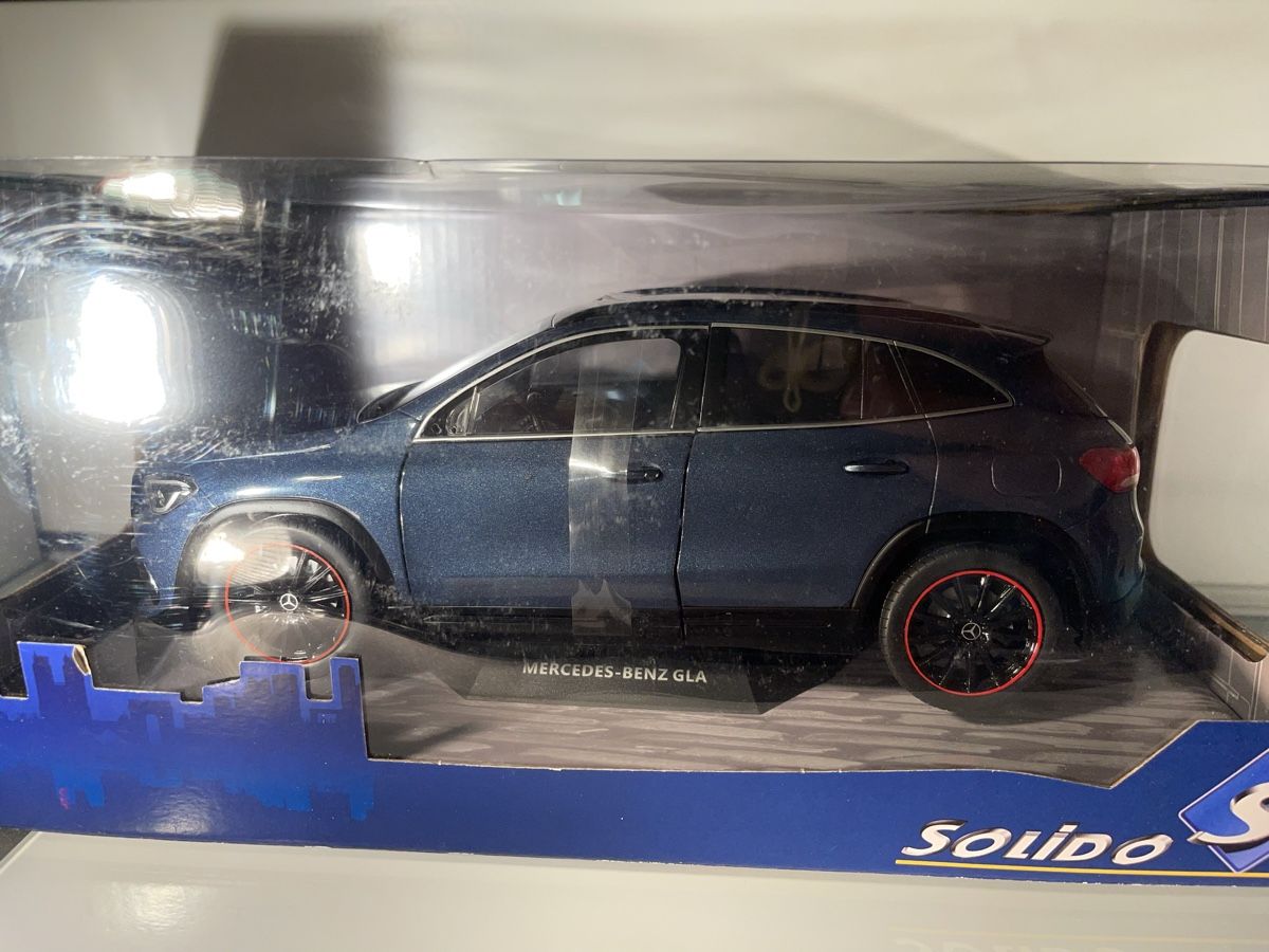 Mercedes-Benz Modellini d'auto: Mercedes-Benz GLA Modellauto Solido 1:18 NEU inkl. OVP – Nuovo e nell'imballaggio originale da Siebnen venduto da speedy63 6